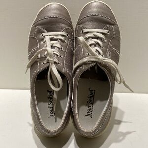JOSEF SEIBEL “Caspian” Silver Grey Metallic Sneakers (Sz: 37 EU)